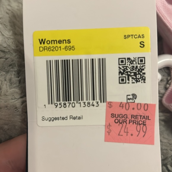 Nike half shirt. Color, pink - Picture 3 of 3